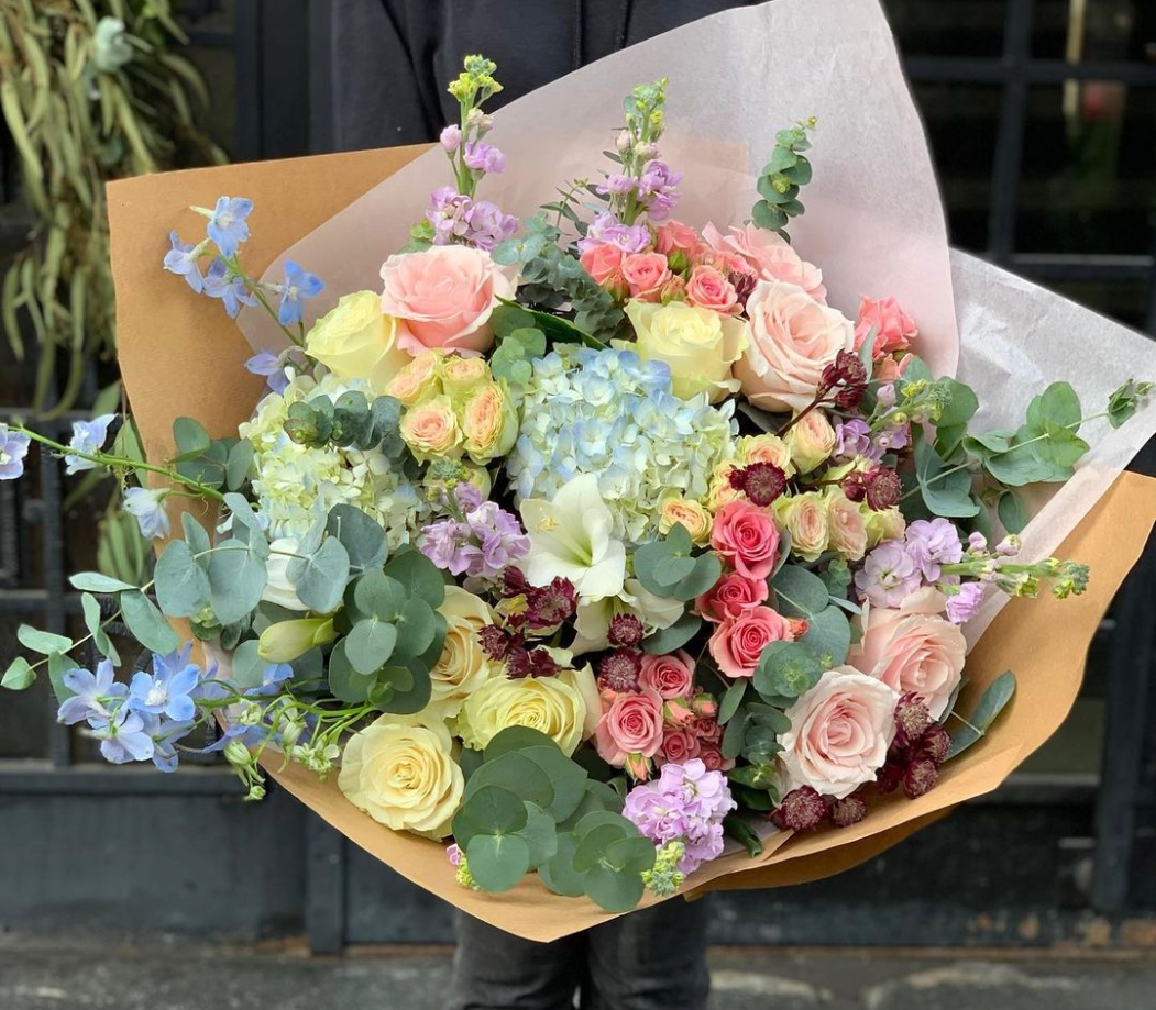 buchet de flori multicolor